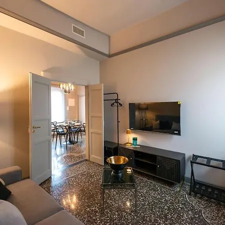 La Mirandola - Centralissimo Luxury Loft 아파트